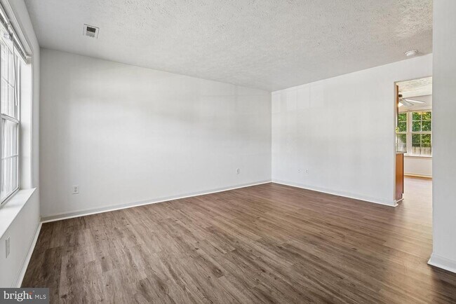 Foto del edificio - 9911 W Midland Way