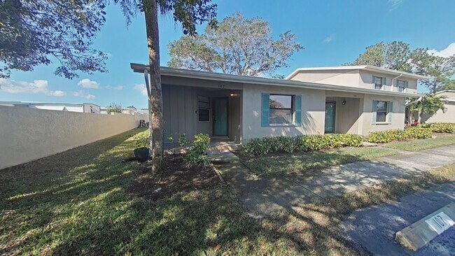 Building Photo - 2131 Ridge Rd S
