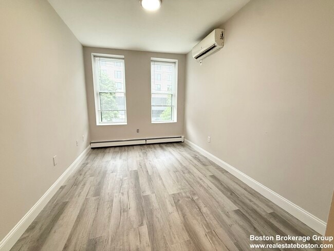Building Photo - 15 Ruggles St