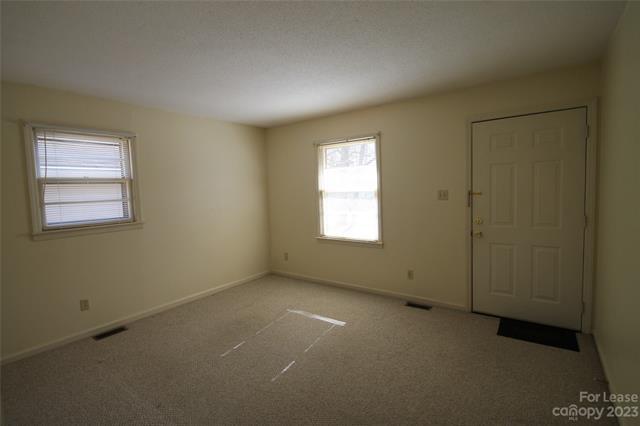 Foto del edificio - 1680 E Lakewood Dr
