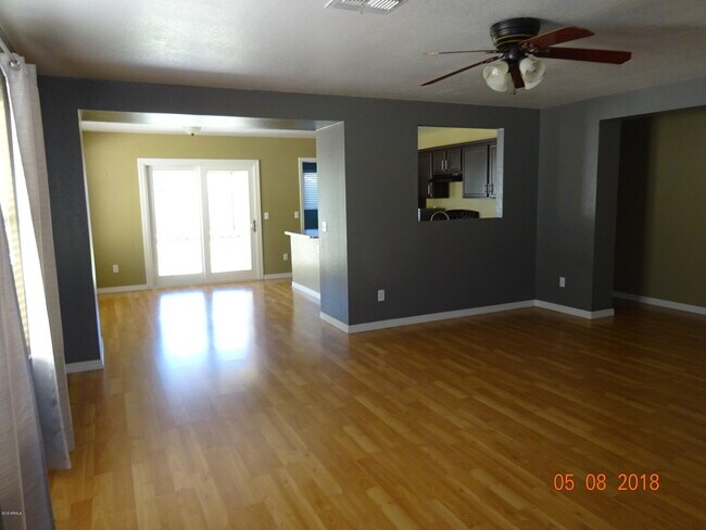 Foto del edificio - 13493 W Young St