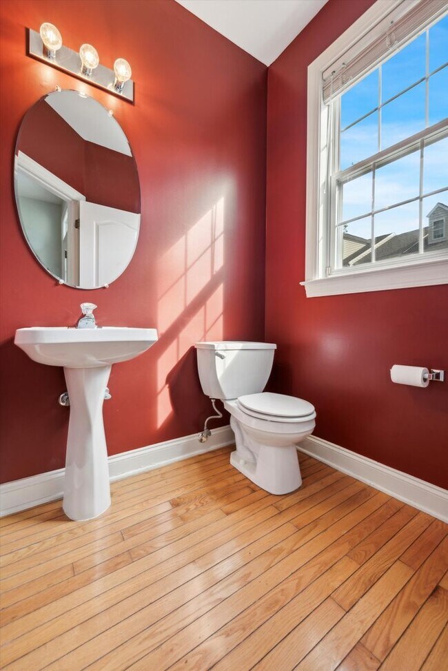 Foto del edificio - Lovely 2 Bed 2.5 Bath + a Loft Townhome in...
