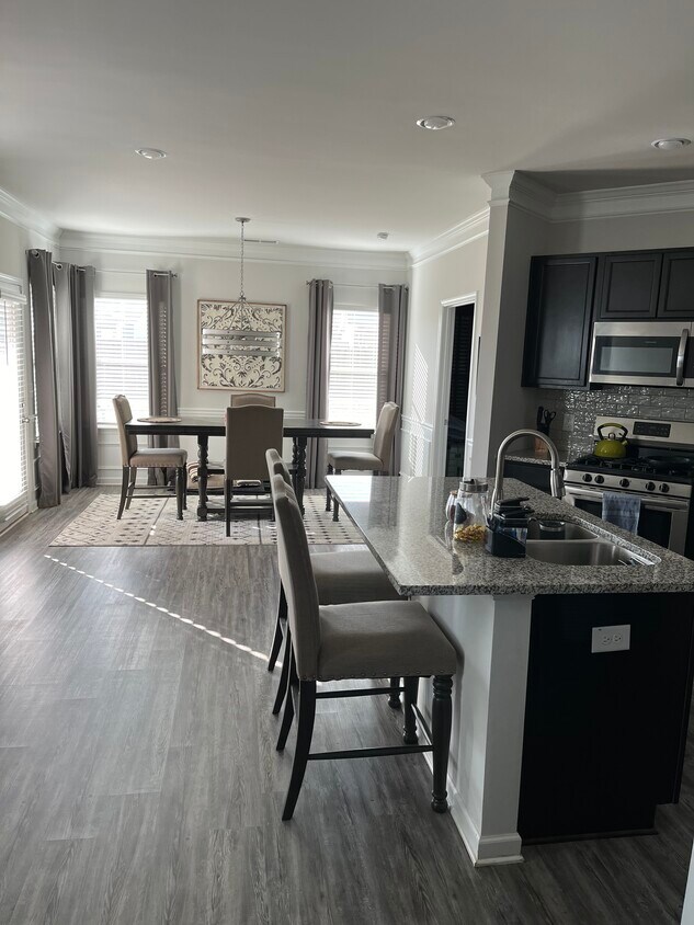 Foto principal - 313 Farmingdale Ln