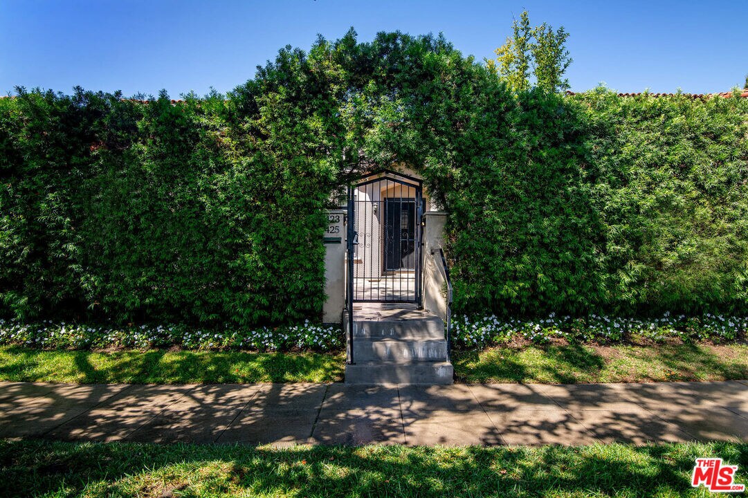 Foto principal - 423 N Orange Dr