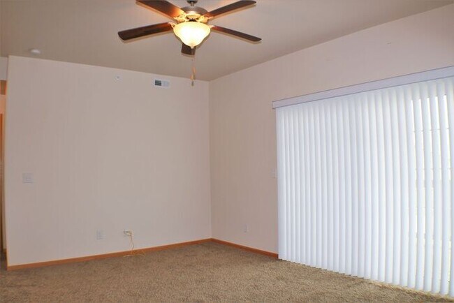 Foto del edificio - $1,200 | 2 Bedroom, 2 Bathroom Condo | No ...