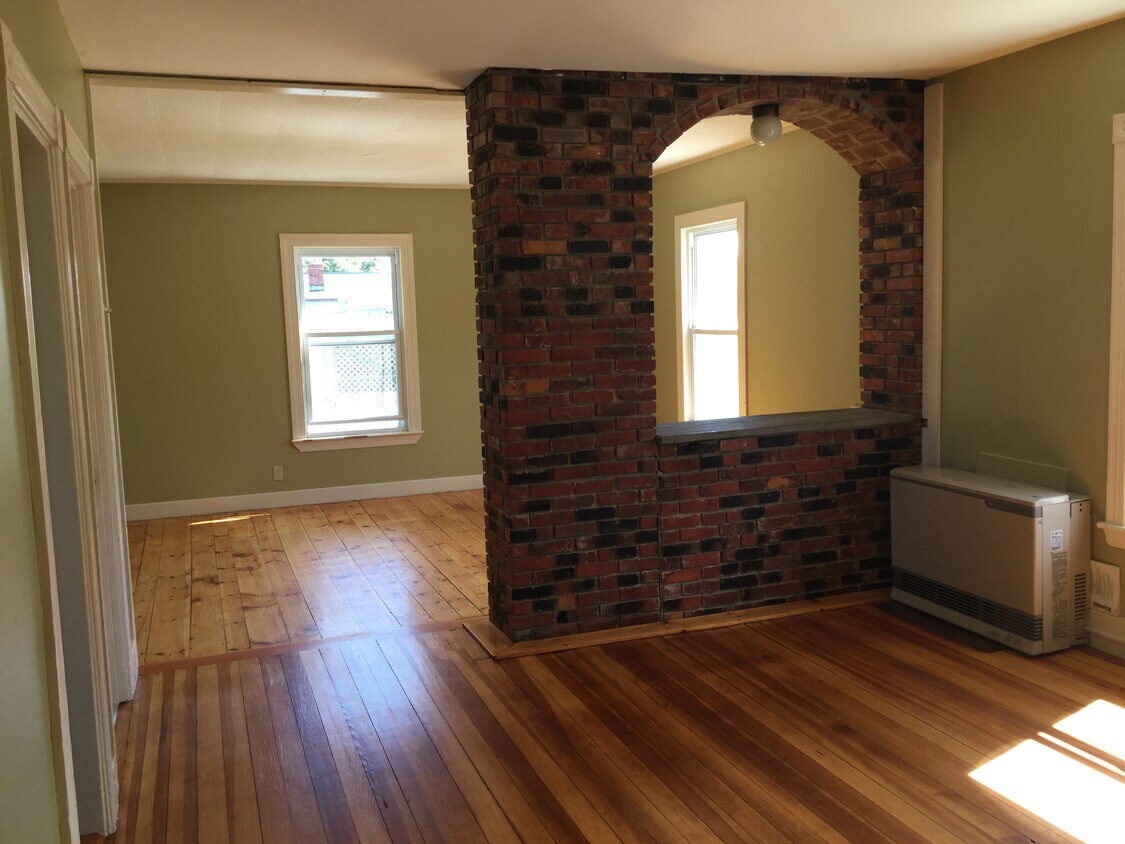 Living room/dining room - 69 Stanford St