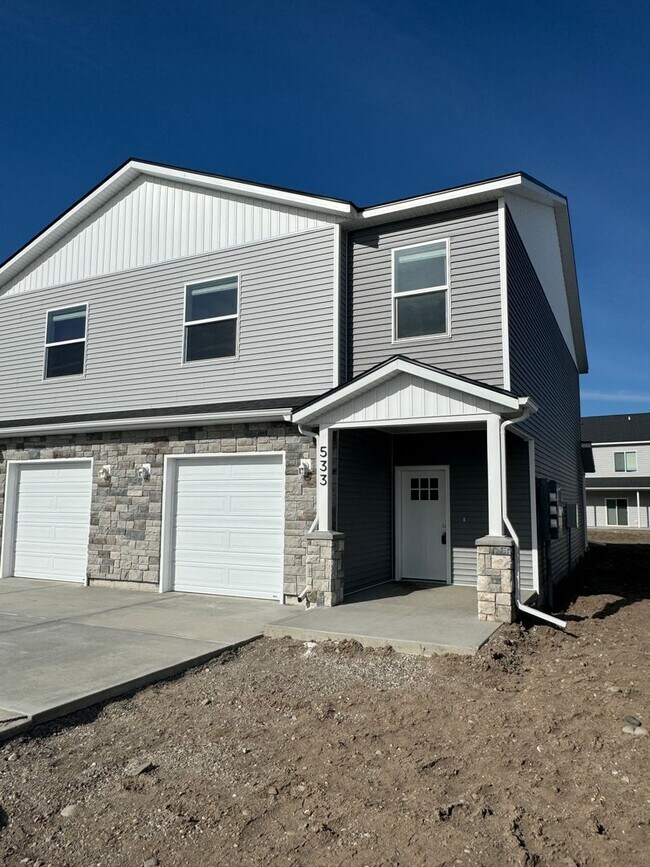 Building Photo - New & Modern 2-Story Townhome for Rent in ...