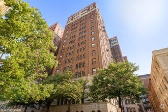 Building Photo - 415 W Aldine Ave