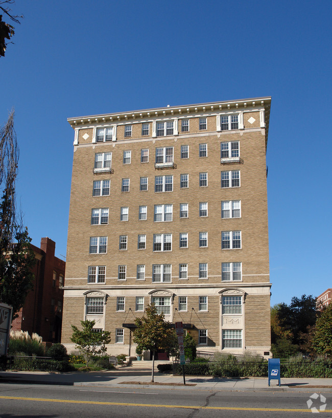 Foto del edificio - Ambassador Apartments