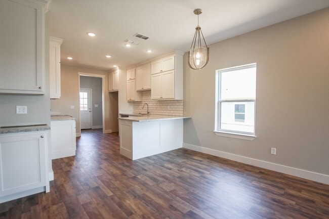 Building Photo - Available Now! New Construction 3 Bed 2 Ba...