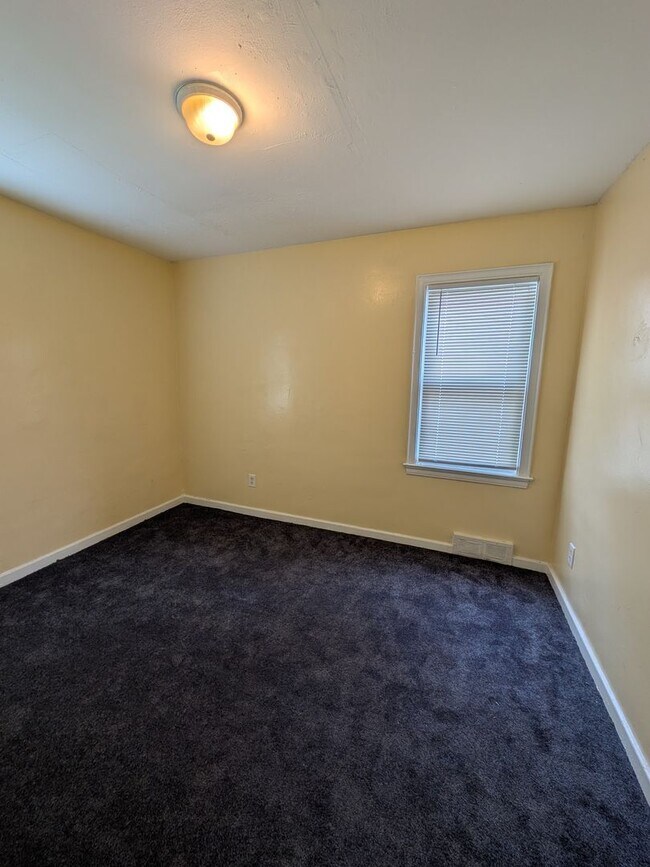 Building Photo - 3 bedroom 1 bath Detroit westside near 8 m...