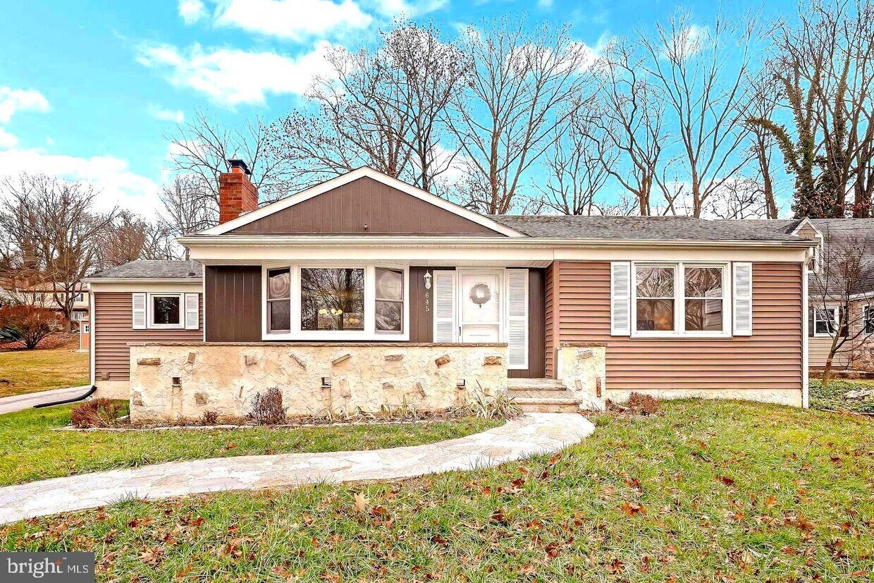Primary Photo - 645 Glendale Rd