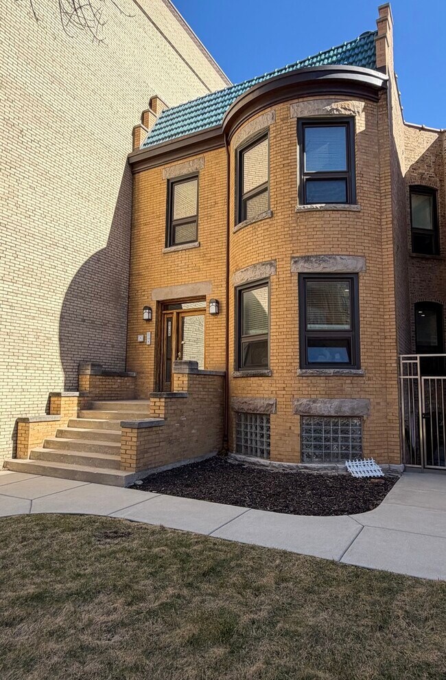 Foto del edificio - 5739 N Winthrop Ave