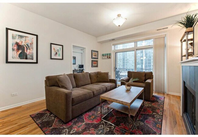 Foto del edificio - 657 W Fulton St