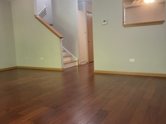 Building Photo - 572 Jennifer Cir