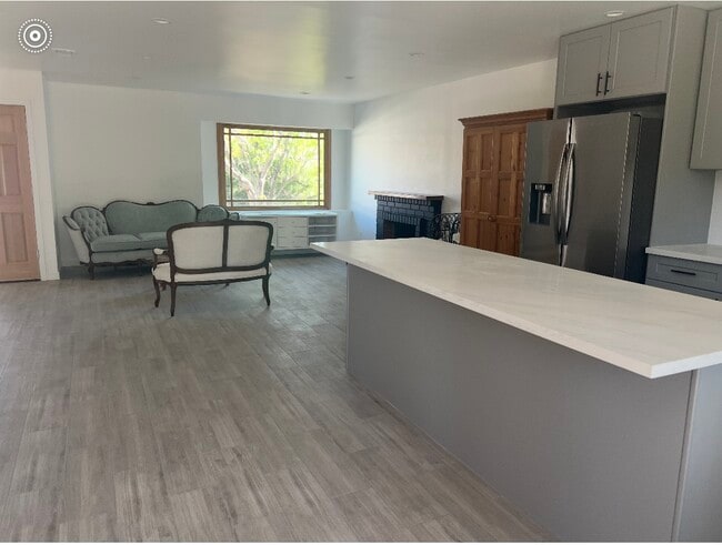 Building Photo - 30872 Janlor Dr