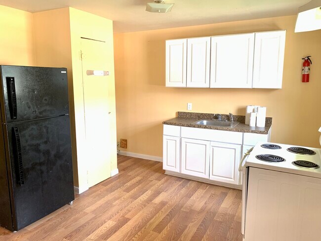 kitchen - 9313 Coffee St