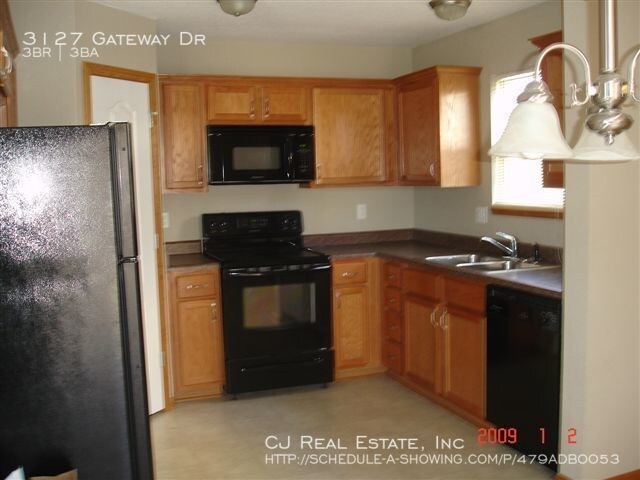 Building Photo - 3127 NW Gateway Dr