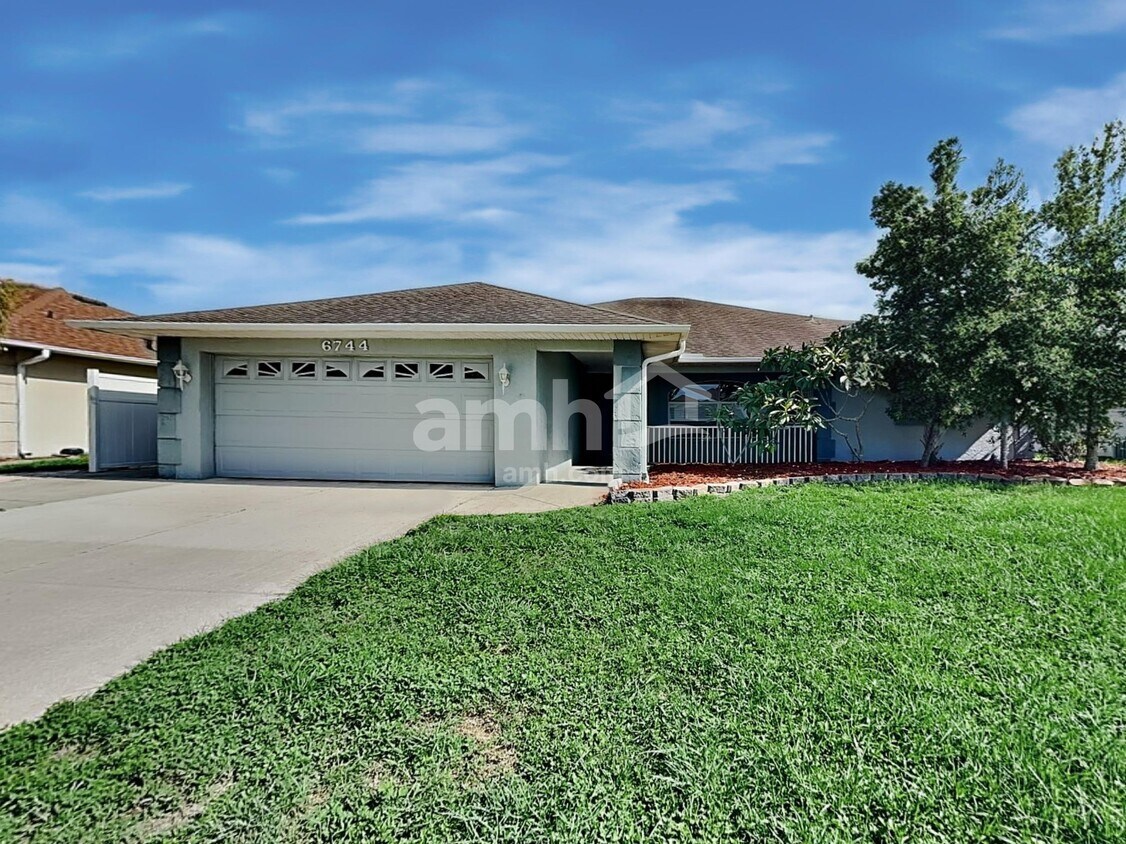 Foto principal - 6744 66th Ave E