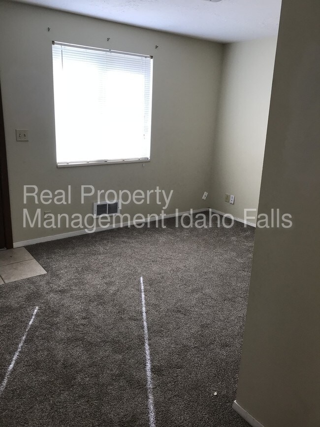 Building Photo - 3 Bedroom house for rent