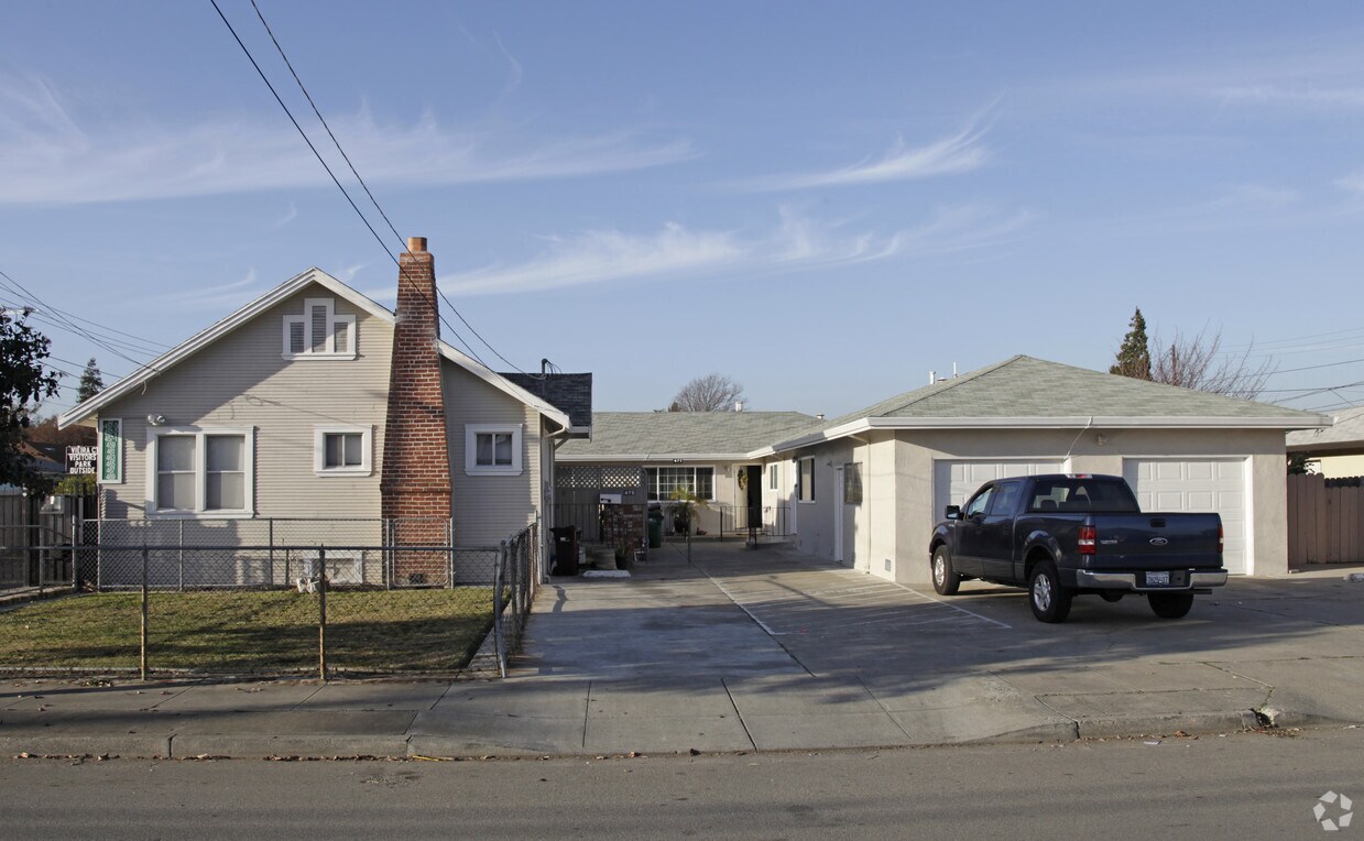 Building Photo - 463 W Sunset Blvd