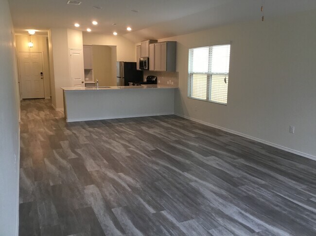 Foto del edificio - 5900 Bell Tower Ln