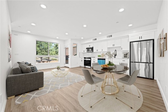 Building Photo - 6704 Kester Ave