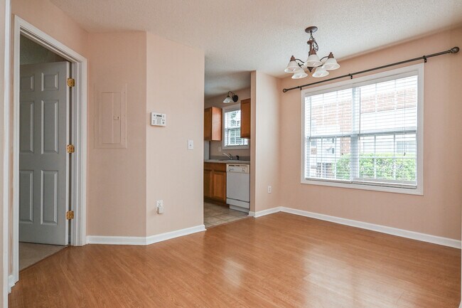 Foto del edificio - 1325 Cedar Shoals Dr