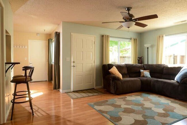 Foto del edificio - 3463 Youngs Cir