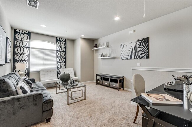 Building Photo - 2880 Donnell Dr