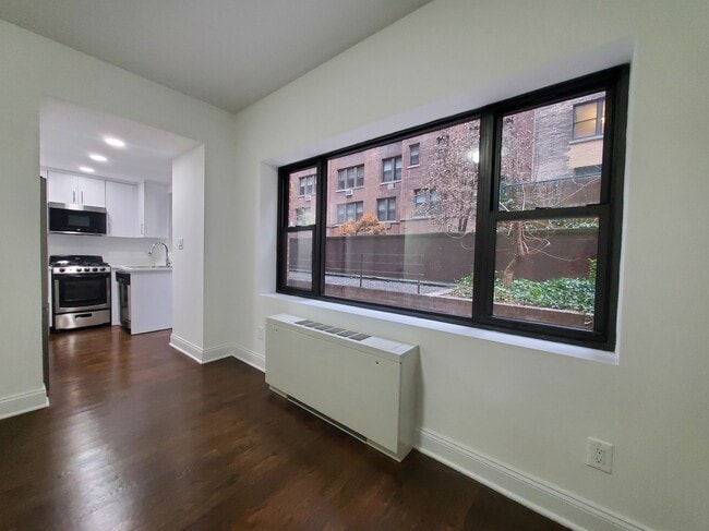 Building Photo - 405 E 56th St