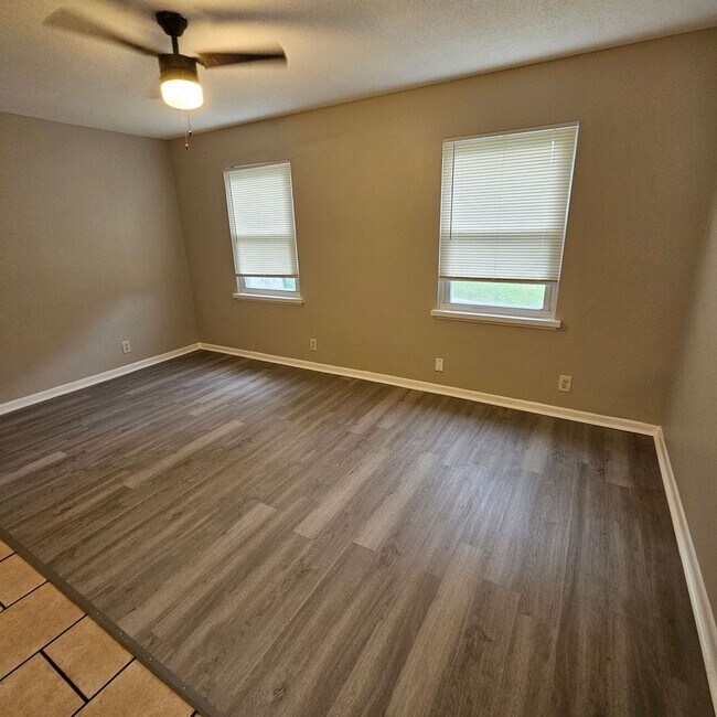 Foto del edificio - Cozy 2/1 with a Garage in Raytown!