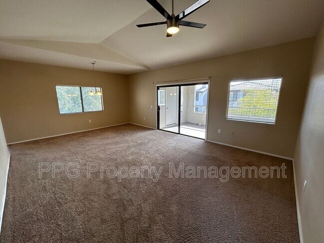 Foto del edificio - 9555 E Raintree Dr