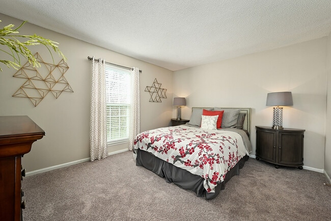 Loft con vistas al lago - Dormitorio - Hunter's Pointe Apartments
