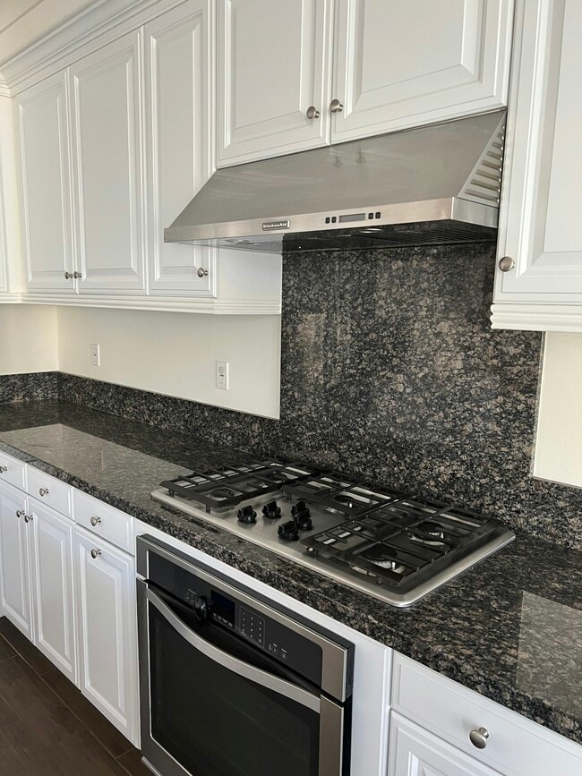 Building Photo - 65 Borghese