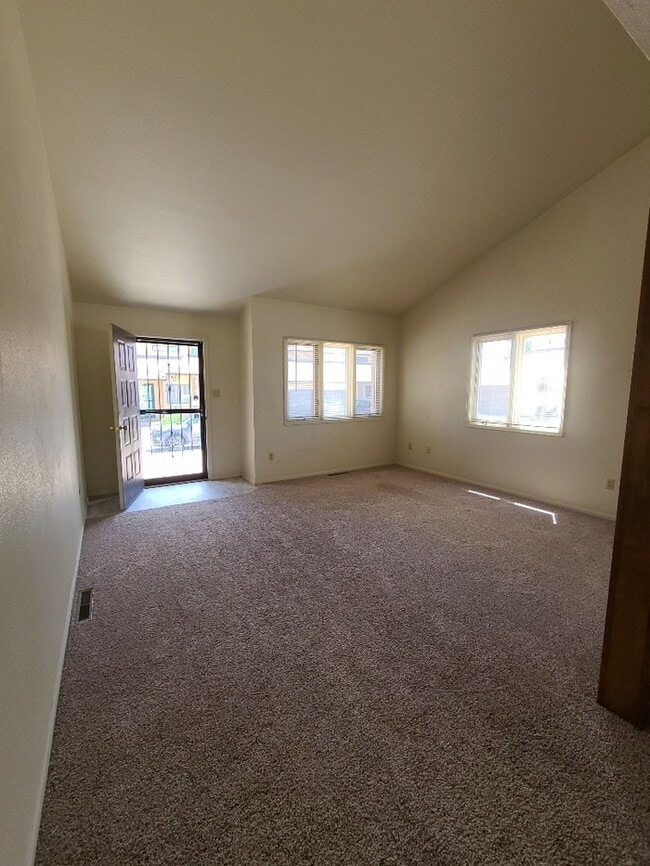 Building Photo - 5024 E Villa Cir