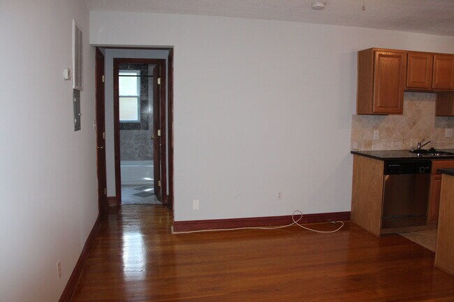 Foto del edificio - 634 N Monroe St