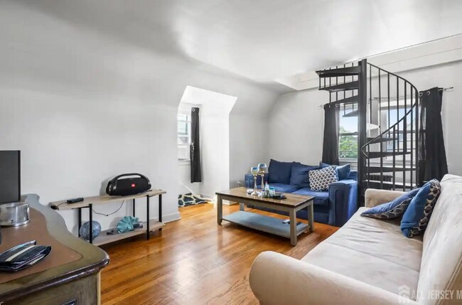 Building Photo - 40 Avenel St