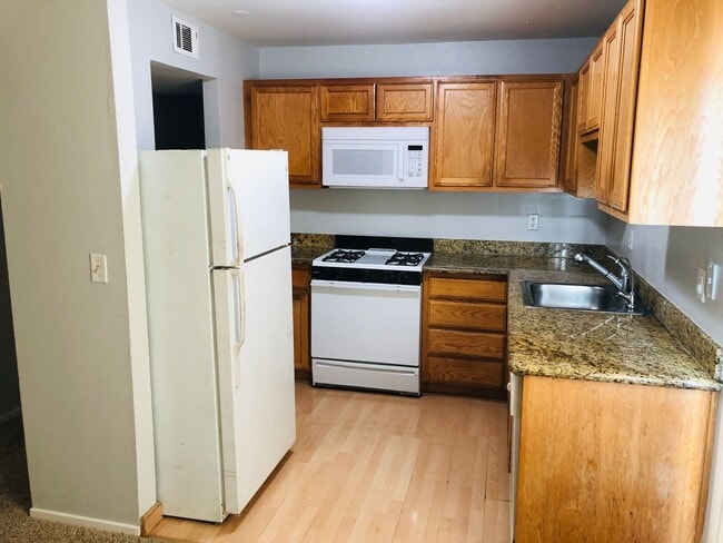 Foto del edificio - Great looking condo in a nice and clean co...