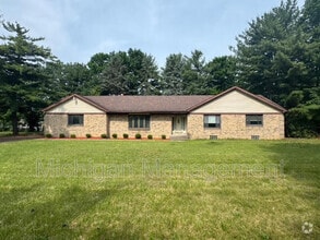 Building Photo - 40250 Pinetree Dr