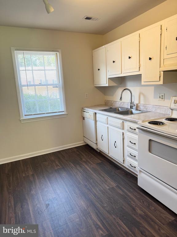 Building Photo - 413 Olde Greenwich Cir