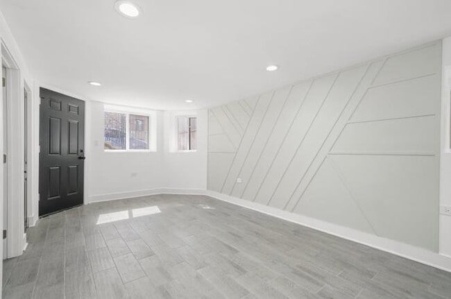 Building Photo - 322 S Kostner Ave