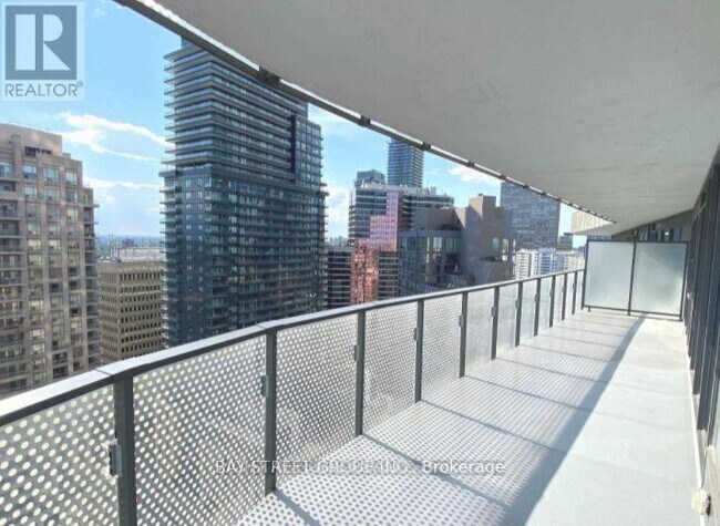 Photo du bâtiment - 11-2311 Wellesley St W