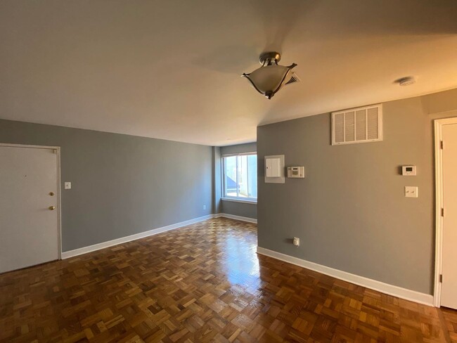 Foto del edificio - Cozy 2 BR/1 BA Apartment in Congress Heights!