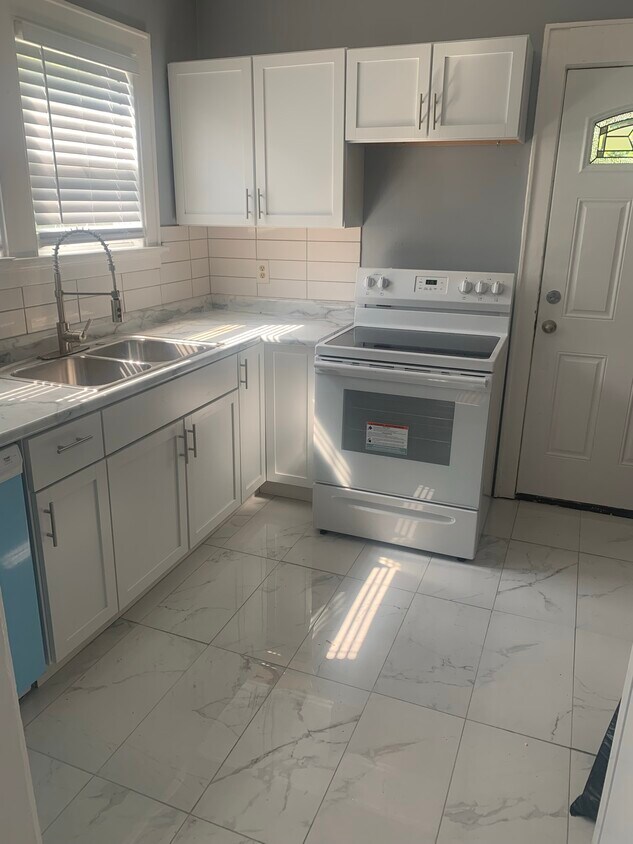 Foto del edificio - 2220 Mcgregor Pl