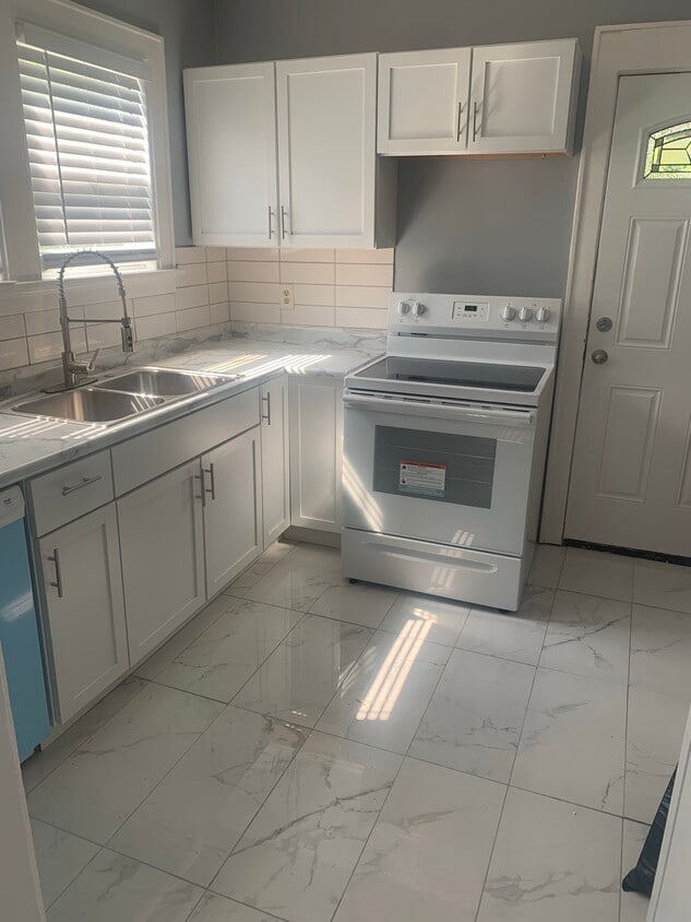 Building Photo - 2220 Mcgregor Pl