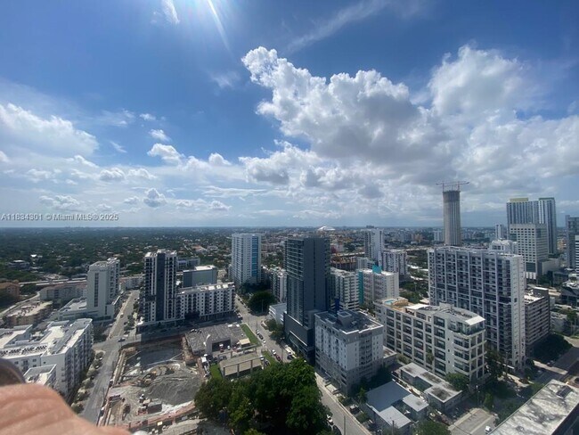 Foto del edificio - 79 SW 12th St