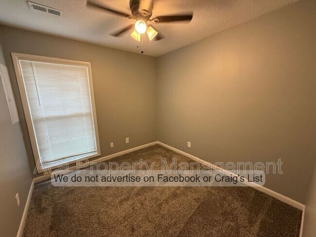Foto del edificio - 5974 Brookcliff Rd