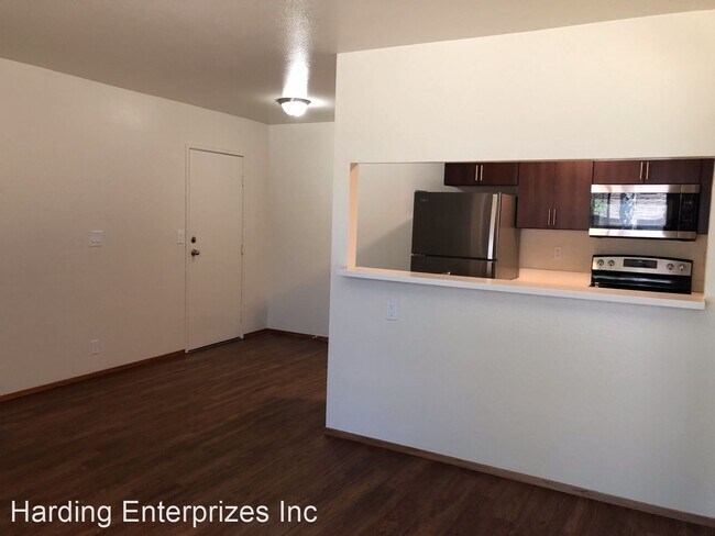 Building Photo - 1077 Shadowbrook Way