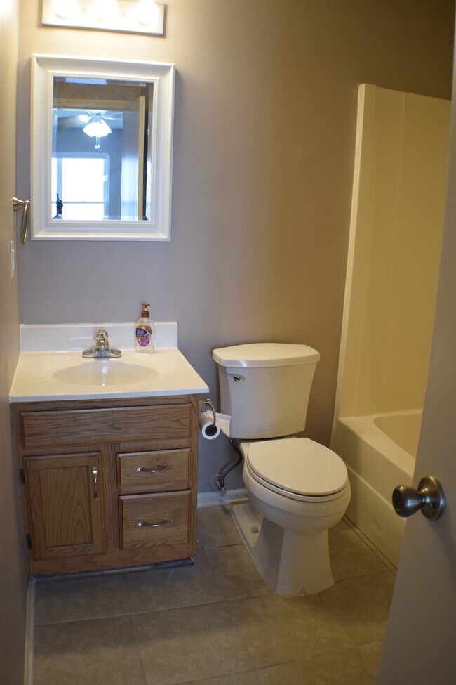 Master Bath - 8221 Northwest Mace Road